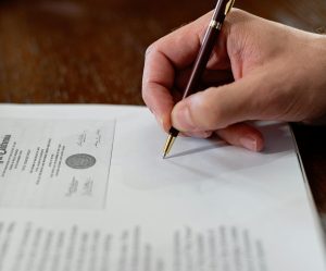 Ile kosztuje wpis do księgi wieczystej u notariusza