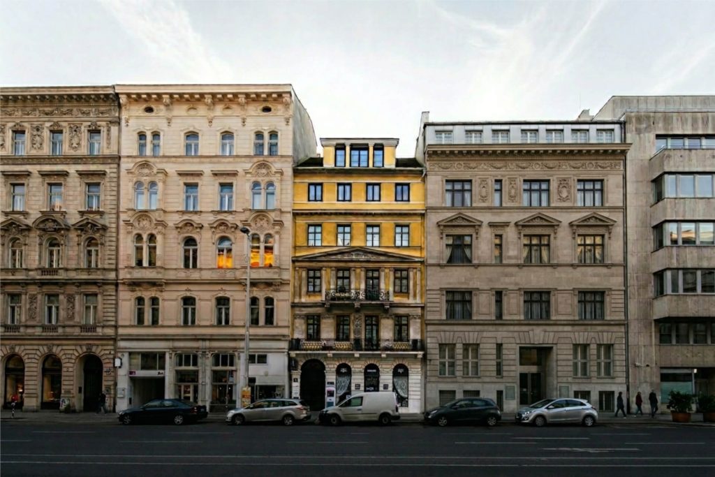 Mieszkanie w kamienicy - z czym się wiąże